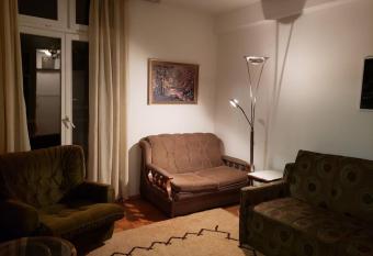 Idealna lokacija. allows 18 year olds to book a room