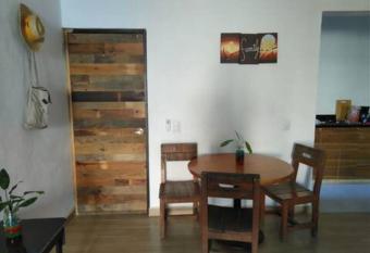 Hermosa casa de campo a 10min del aeropuerto has Smoking/Balcony rooms