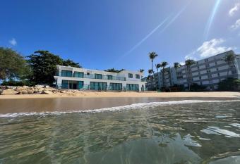 Corcega Beachfront Suites has Balcony rooms