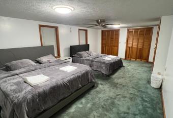 Large Private Room with shared bathroom (Room #4) allows 18 year olds to book a room