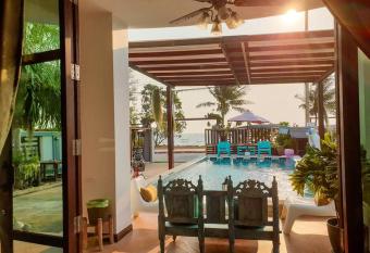 Baan Kin Pranburi - Beachfront & Pool Villa has Balcony rooms