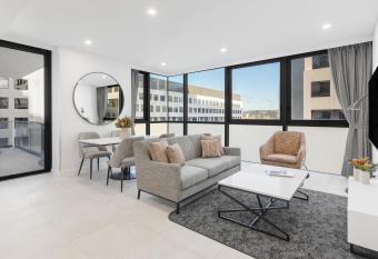 Meriton Suites Allara Street Canberra allows 18 year olds to book a room