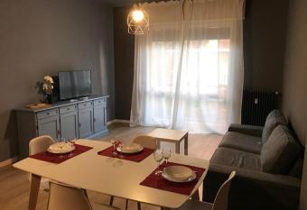 La casa di Anna, appartamento trilocale con garage has Balcony rooms