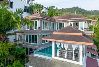    Baan Waru seaview villa has Balcony rooms