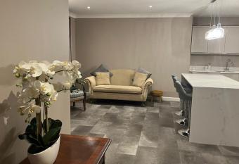 Buckingham Court has Balcony rooms