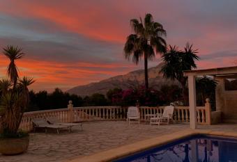 El Ensue  o de J  vea has Balcony rooms