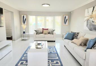 Brand New Luxurious Townhouse in Negril has Balcony rooms