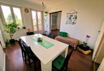 Beautiful Aparment next to the border 4 room has Balcony rooms