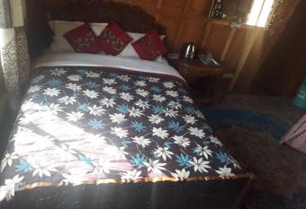Cuttysark, srinagar allows 18 year olds to book a room