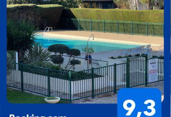 T2 avec V  randa et Piscine    Mandelieu La Napoule allows 18 year olds to book a room