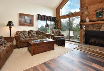 Seven Springs 3 Bedrooms Premium Condo, Ski In Ski Out condo has Balcony rooms