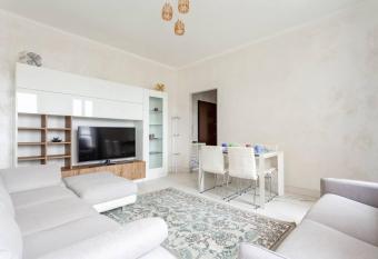 Suite Reale Vicino Malpensa - Parcheggio Gratuito has Balcony rooms