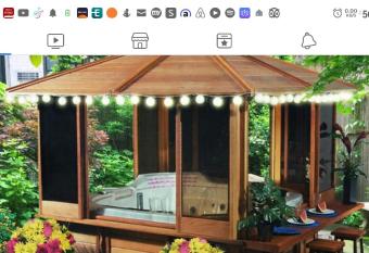 Tropical Paradise Oasis Spa Retreat has rooms with a private hot tub