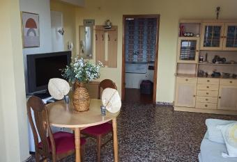 Apartamento en Serra con preciosas vistas. allows 18 year olds to book a room