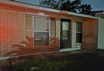 Large Spacious Bedroom with Private Entrance has Balcony rooms