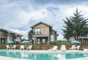 Pentagrama, casas de campo allows 18 year olds to book a room