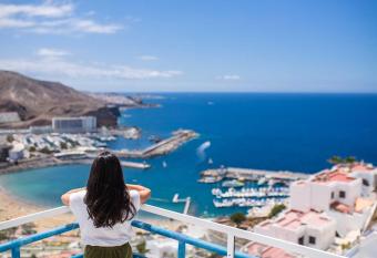 Servatur Puerto Azul allows 18 year olds to book a room