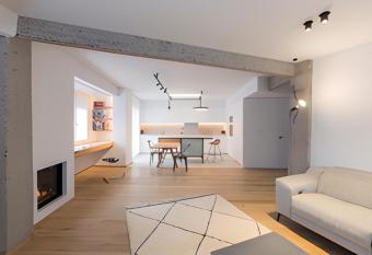 Piso c  ntrico con vistas a la r  a de Gernika allows 18 year olds to book a room