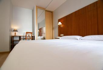 Hotel Hispania allows 18 year olds to book a room