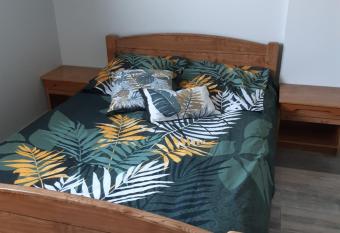 La bienvenida allows 18 year olds to book a room