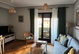 La casa de los abedules allows 18 year olds to book a room