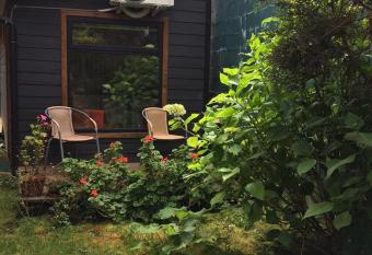 TINY HOUSE EL ROBLE allows 18 year olds to book a room