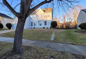 Entire private basement apartment - 2b/1b near DC allows 18 year olds to book a room