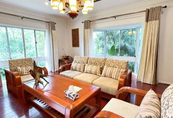 Fun Family Holiday Home Dural has Balcony rooms