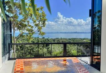 deep mountain view has Balcony rooms