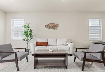 7 bed, Heated Pool, PS5, 18 min to Disney has Balcony rooms