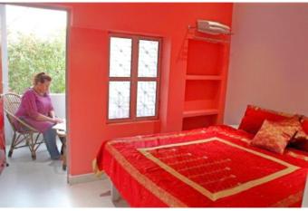Ganga Love Guest House, Varanasi has Smoking/Balcony rooms