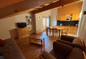 Pracondu 2 504 - OUTDOOR & FUN charming apartment 8 personnes has Balcony rooms