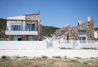 Petritis Villas B has Balcony rooms