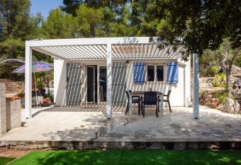Le cabanon de Val  rie has Balcony rooms