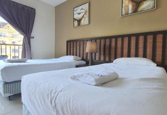 GOLD COAST MORIB THEMEPARK VIEW BY BEESTAY allows 18 year olds to book a room