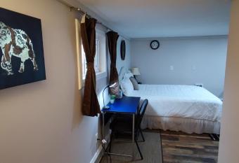 Guest House with Private Entrance- walk to Downtown Noblesville allows 18 year olds to book a room