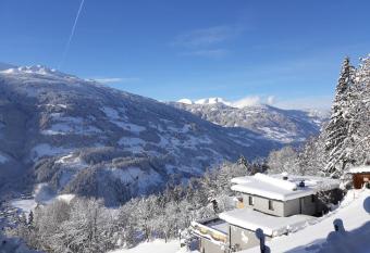 Haus Bergblick has Balcony rooms