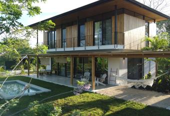 La Golfina Villa has Balcony rooms