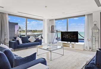 WelHome - Extraordinary Giant Water Villa on Nurai Island allows 18 year olds to book a room