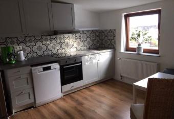 Charmante Dachgeschosswohnung allows 18 year olds to book a room