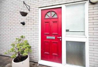 Fantastic House Near the City, Free parking has Balcony rooms