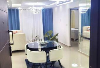 Apartamento lujoso en piso #10, zona centrica, picuzzi, hermoso paisaje, a 30 minutos de la playa y del aeropuerto internacional de las Am  ricas has Balcony rooms