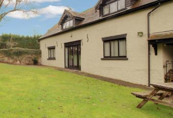 Stable Cottage allows 18 year olds to book a room