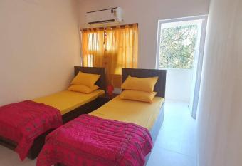 Cozy Retreat in the Heart of Mumbai City has Balcony rooms