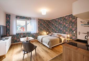 Bei Meyers - Zwenkauer See has Balcony rooms