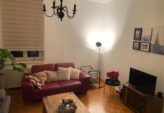 Sch  ne Altbauwohnung mit Gr  n in ruhiger Lage has Balcony rooms