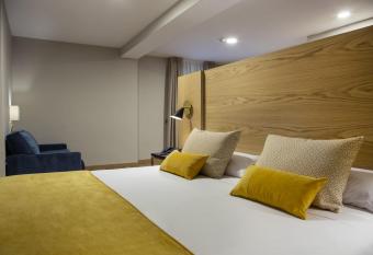 Hotel Zentral Mayoral allows 18 year olds to book a room