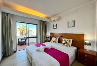 Vilamoura Cosy 4 With Pool by Homing allows 18 year olds to book a room