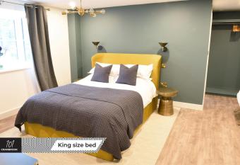 Newly Refurbished Luxury Hotel Style Accommodation allows 18 year olds to book a room