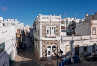 Olh  o Historical House by Homing allows 18 year olds to book a room